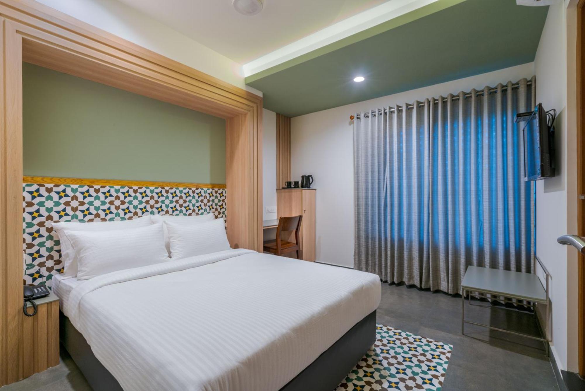 Aryaas Regent Kochi Exterior foto