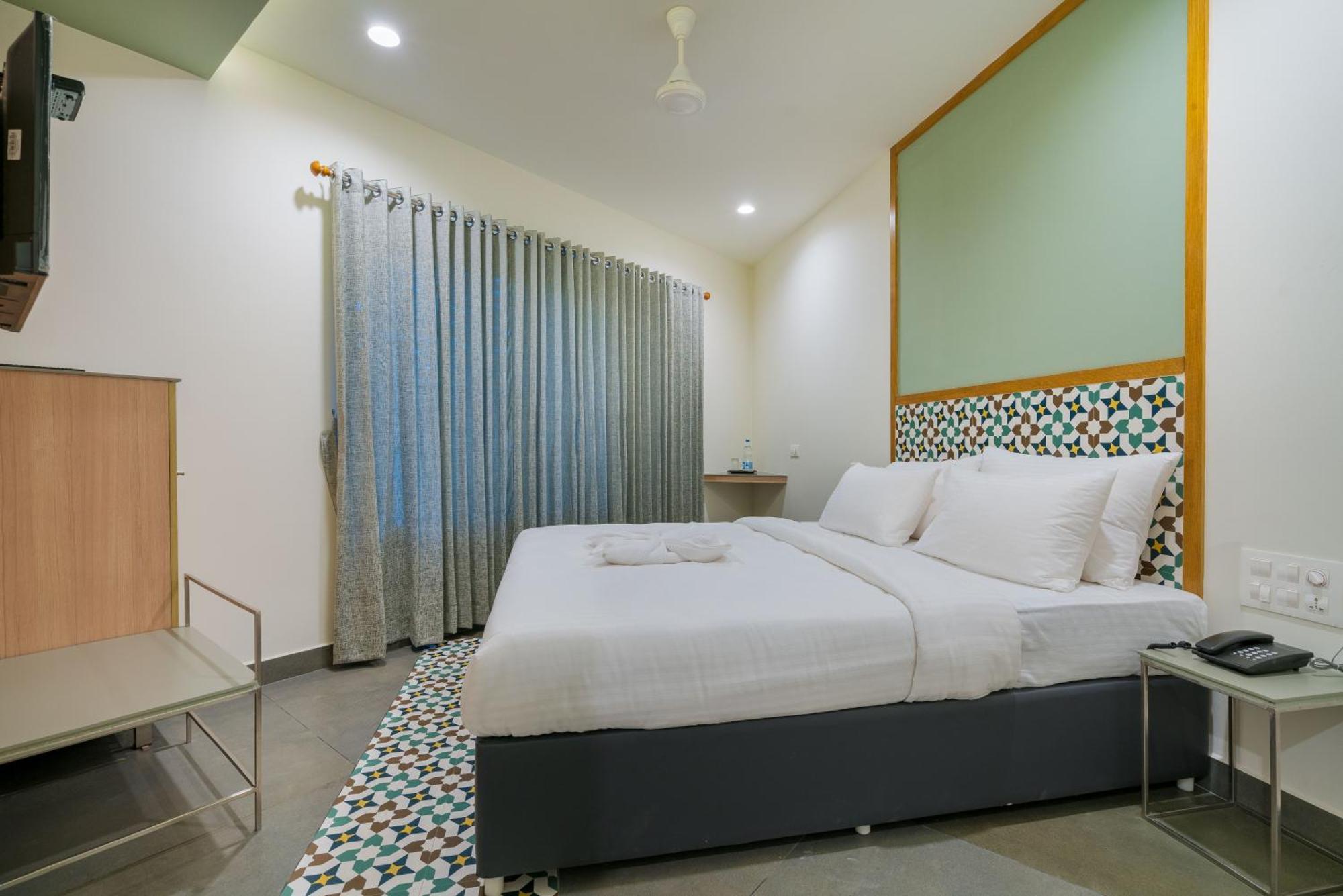 Aryaas Regent Kochi Exterior foto