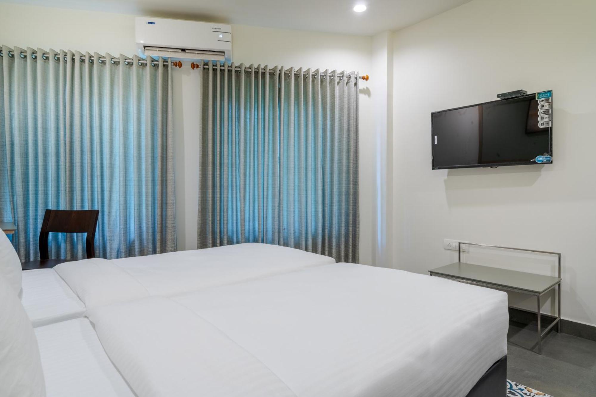 Aryaas Regent Kochi Exterior foto